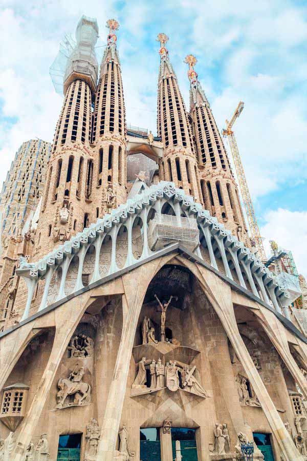 Facciata della Sagrada Familia a Barcellona